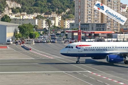 Ortasından otoban geçen havaalanı