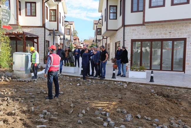 MANAVGAT BELEDİYESİ ANTİK SİDE KENTSEL TASARIM PROJESİ ÇALIŞMALARI BAŞLADI BAŞKAN SÖZEN’İN KONTROLÜNDE