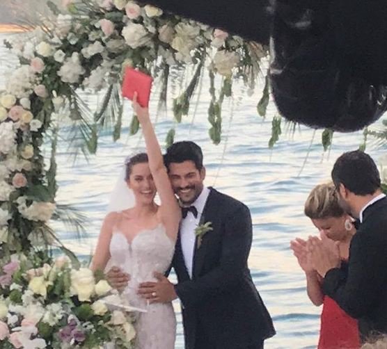 Burak Özçivit ve Fahriye Evcen evlendi