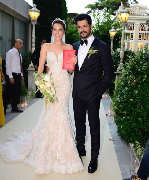 Burak Özçivit ve Fahriye Evcen evlendi3