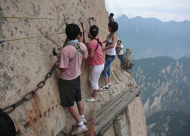 Dünyanın en tehlikeli noktalarından Huashan Dağı