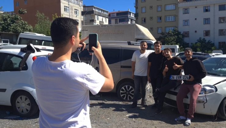 Ölümden döndükleri otomobili otoparkta bulup hatıra fotoğrafı çektirdiler