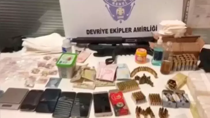 Sultangazi’de kaportacıya uyuşturucu operasyonu: 2 gözaltı