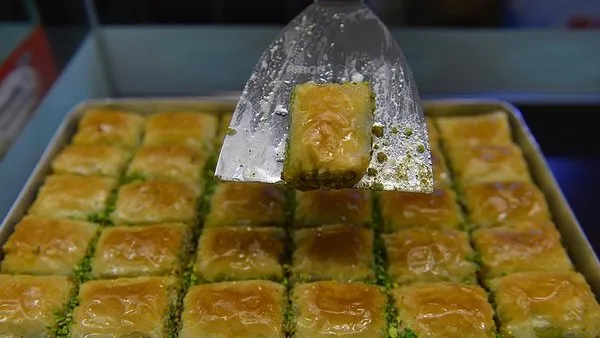 Ünlü baklavacıdan boya hilesi! Bakanlık isim isim açıkladı: Peynir ve çaydan çıkanlar şaşırttı