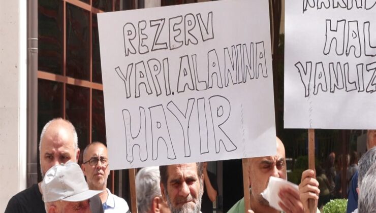 Karadolap Mahallesi’nde yaşayanlardan Eyüpsultan Belediyesi önünde imar planı eylemi