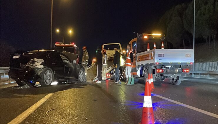 Sultangazi’de otomobile çarpan sürücü kaçtı; yaralı hastaneye kaldırıldı
